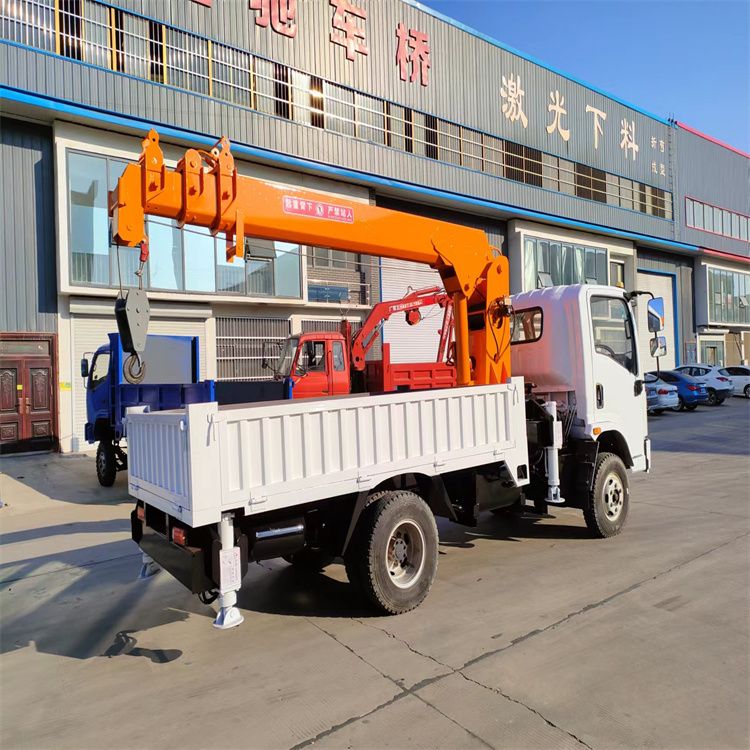 新抚区三轮随车吊定制 农用改装机自备吊中瑞长期出售